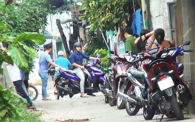 Pháp luật ngày 24h qua: Bắt 2 thanh niên đánh chết người đàn ông trong phòng trọ; Chồng đâm 3 người thương vong trong lúc giải cứu vợ