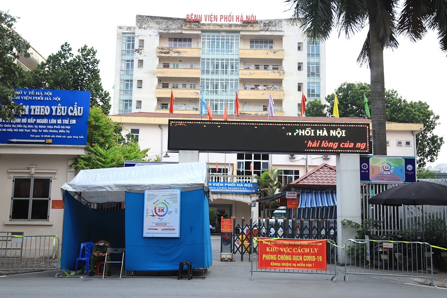 Bệnh viện Phổi Hà Nội thêm 15 ca dương tính SARS-CoV-2, cách ly y tế toàn viện
