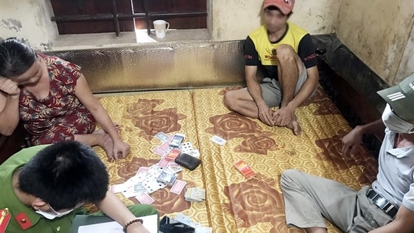 Phạt 135 triệu đồng 9 con bạc sát phạt nhau giữa mùa dịch