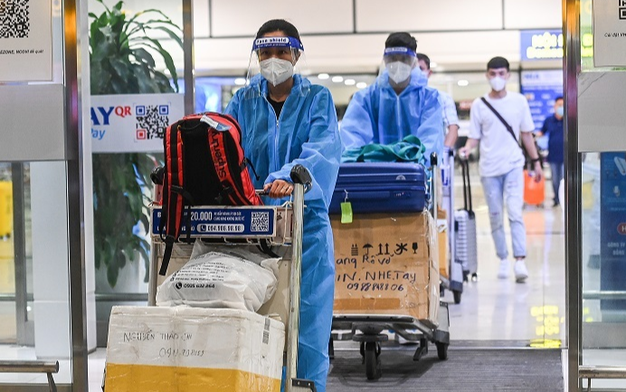 Hành khách bay từ TP. HCM về Hà Nội sẽ được giám sát y tế như thế nào?