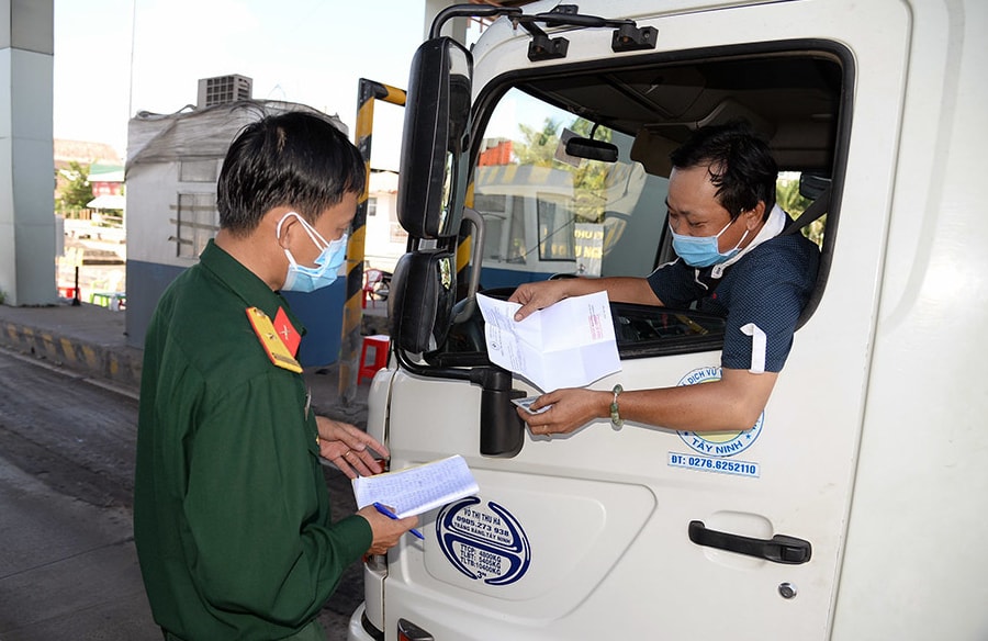 Thêm nhiều địa phương bỏ kiểm soát xét nghiệm PCR với công dân từ 0h ngày 16/10