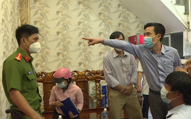 Người đàn ông chỉ tay, lớn tiếng quát cảnh sát bị phạt 2,5 triệu đồng