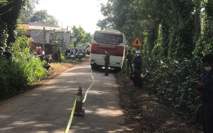 Vụ học sinh tử vong vì rơi khỏi xe đưa đón: Trách nhiệm thuộc về ai?