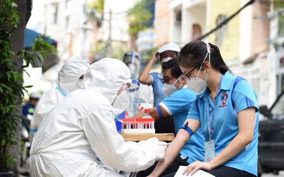 Toàn cảnh COVID-19 chiều 13/11: TP. HCM có thể giãn cách xã hội nếu ca mắc tăng không kiểm soát