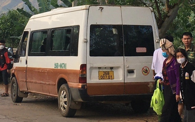 Vụ học sinh tử vong vì văng khỏi xe đưa đón ở Sơn La: Ai phải chịu trách nhiệm?