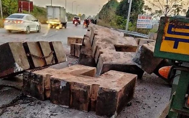 Tài xế xe đầu kéo làm rơi bê tông khiến người đi đường tử vong phải chịu nhiệm gì?