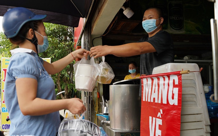 Hà Nội: Thêm 3 quận, huyện "vùng cam" dừng bán hàng ăn uống tại chỗ
