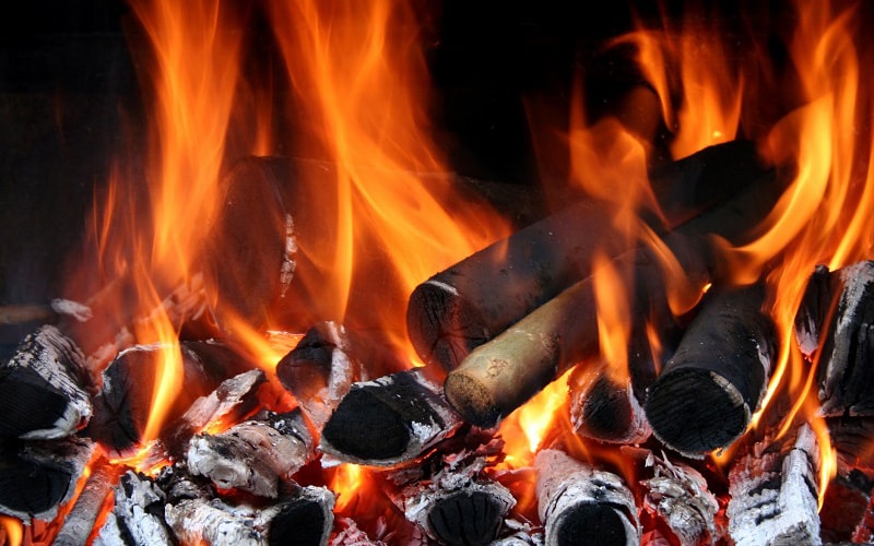 Mối nguy hại khôn lường từ việc sưởi ấm bằng than, củi