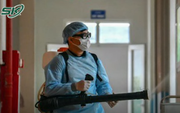 99% F0 điều trị tại nhà, dân Hà Nội "truy lùng" dịch vụ phun khử khuẩn 