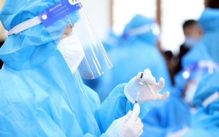 Sáng 7/4: Việt Nam đã tiêm hơn 207 triệu liều vaccine COVID-19; Hà Nội sắp mở lại karaoke, quán bar