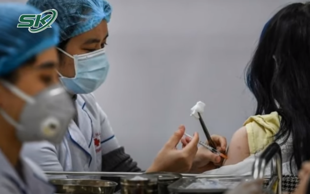 Trẻ từ 5-11 tuổi có cần kiêng tắm sau khi tiêm vaccine COVID-19?