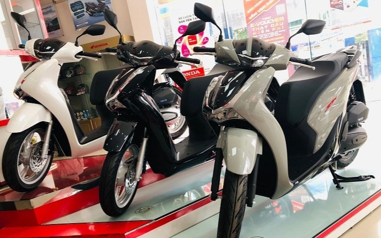 Nhiều mẫu xe máy tay ga của Honda tăng giá mạnh 