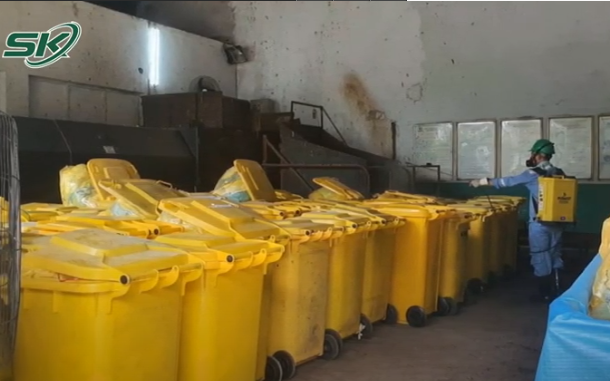 Nguy cơ lây nhiễm khi chất thải của F0 điều trị tại nhà vẫn trộn chung với rác sinh hoạt