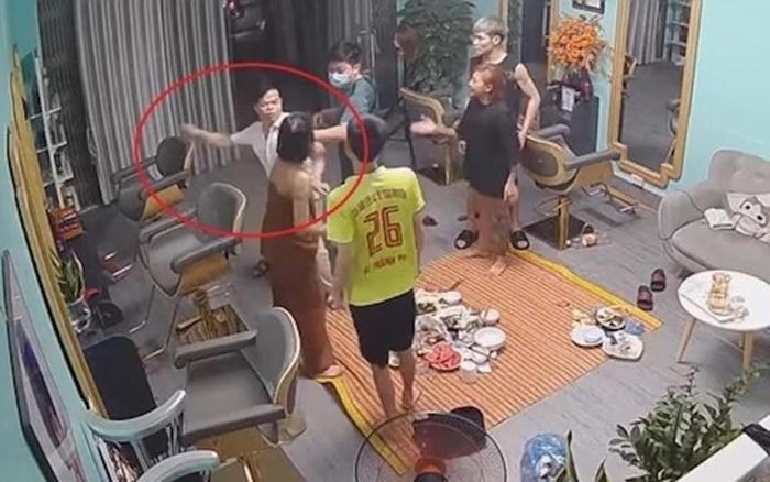 Vụ Phó trưởng công an phường đánh phụ nữ ở Cao Bằng: Có xử lý hình sự hay không?