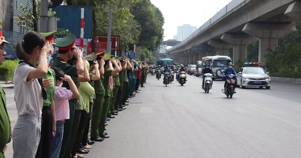 Xúc động người dân, đồng đội xếp hàng dài chào tiễn biệt 3 liệt sĩ phòng cháy chữa cháy