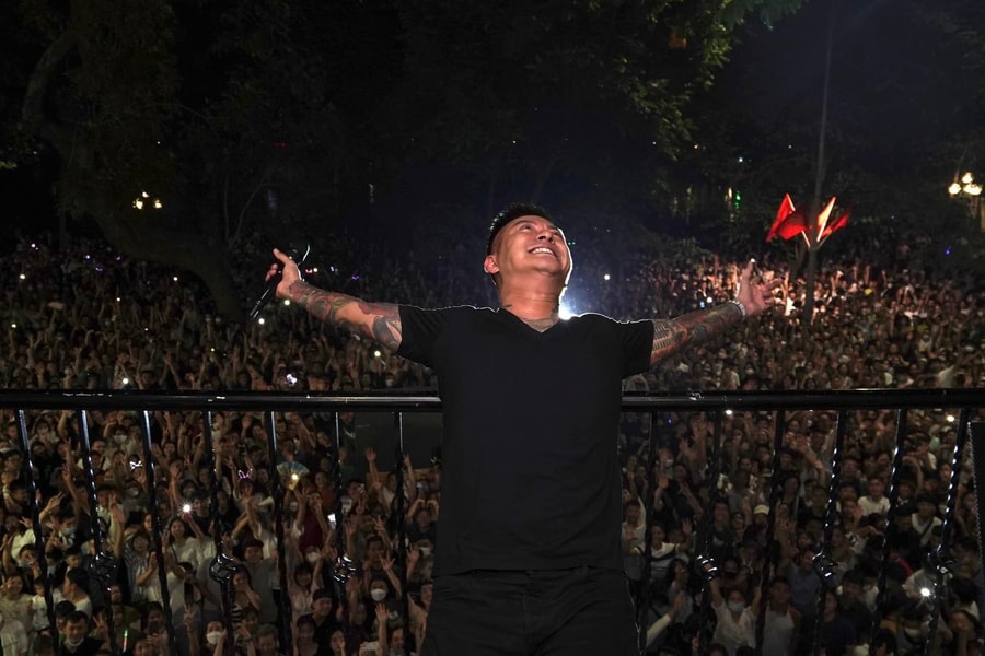 Tổ chức liveshow không phép ở ban công, ca sĩ Tuấn Hưng sẽ bị xử phạt thế nào?