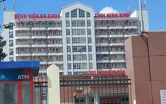 Bệnh viện Ninh Bình nói gì về việc bệnh nhân có bảo hiểm y tế nhưng phải mua dao mổ?