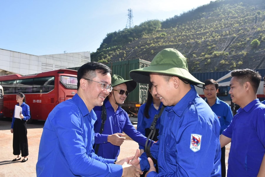 Gặp gỡ hữu nghị thanh niên 2 nước Việt – Lào, hơn 100 thanh niên Lào sang Việt Nam tham dự
