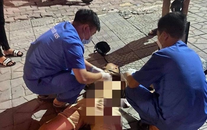 Hà Nội: Thanh niên bị đâm gục trên phố Láng Hạ đã tử vong