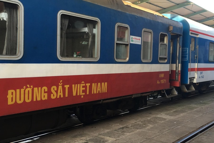 Tạm dừng nhiều chuyến tàu hỏa do ảnh hưởng bảo Noru