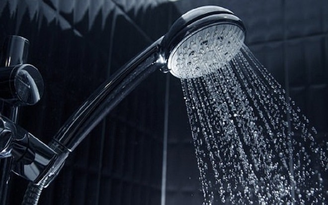 Những tác hại khôn lường của việc tắm đêm