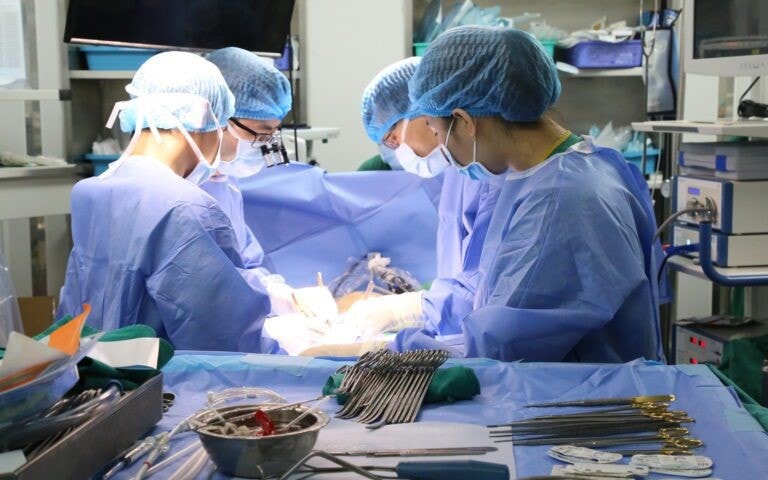 Phẫu thuật vá thông liên nhĩ tại bệnh viện tuyến tỉnh đầu tiên ở Việt Nam