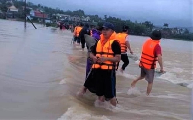 Tìm thấy thi thể vợ chồng bị lũ cuốn mất tích khi đi khám bệnh