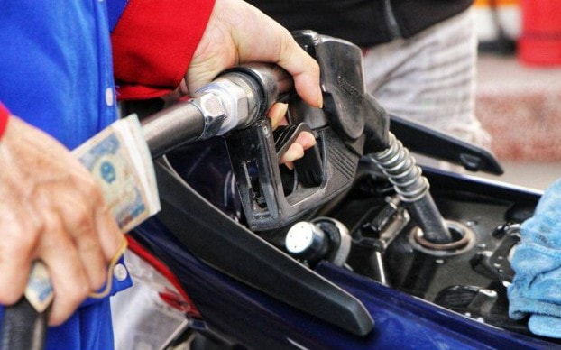 Giá xăng tiếp tục giảm hơn 1.000 đồng/lít từ 15h chiều nay