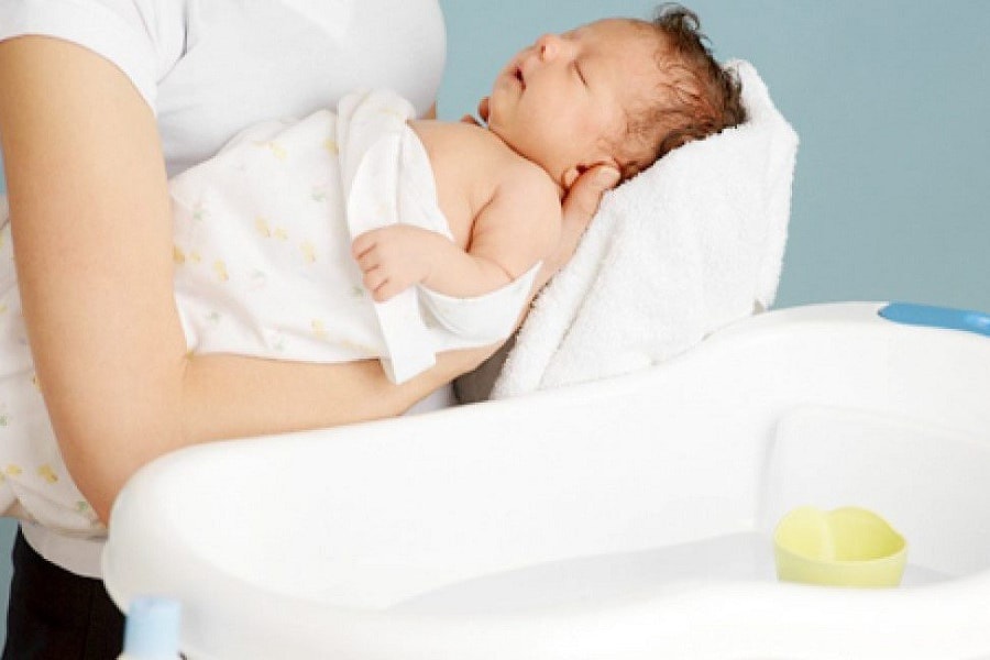 Những sai lầm cần tránh khi tắm cho bé mà bố mẹ cần biết