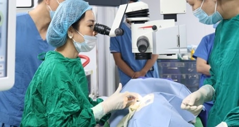 Phẫu thuật mắt thấy ánh sáng sau 26 năm mù lòa