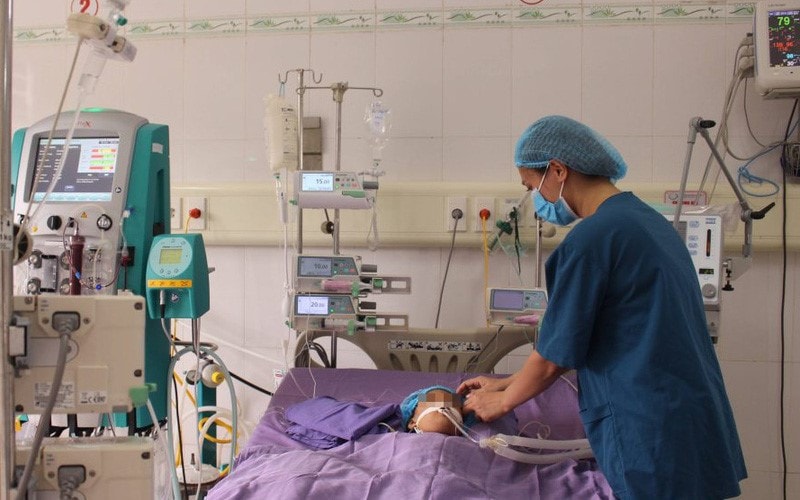Cứu sống bệnh nhi bị viêm màng não, nhiễm trùng huyết, suy tạng cơ quan