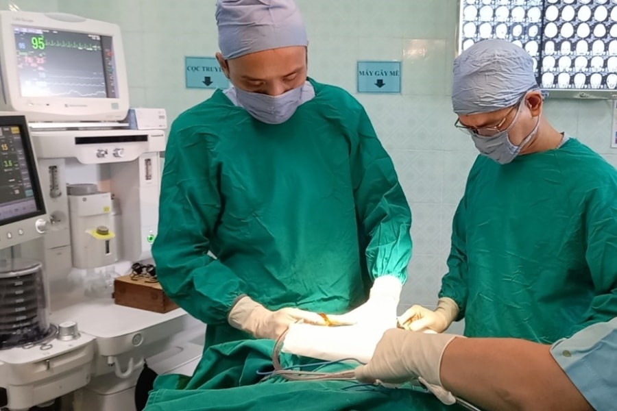 Phẫu thuật thành công 2 bệnh nhi bị chấn thương sọ não phức tạp