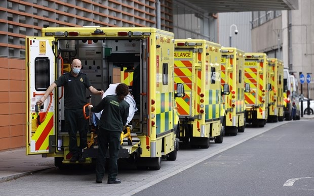 Vương quốc Anh thiếu hụt nhân lực y tế trầm trọng 