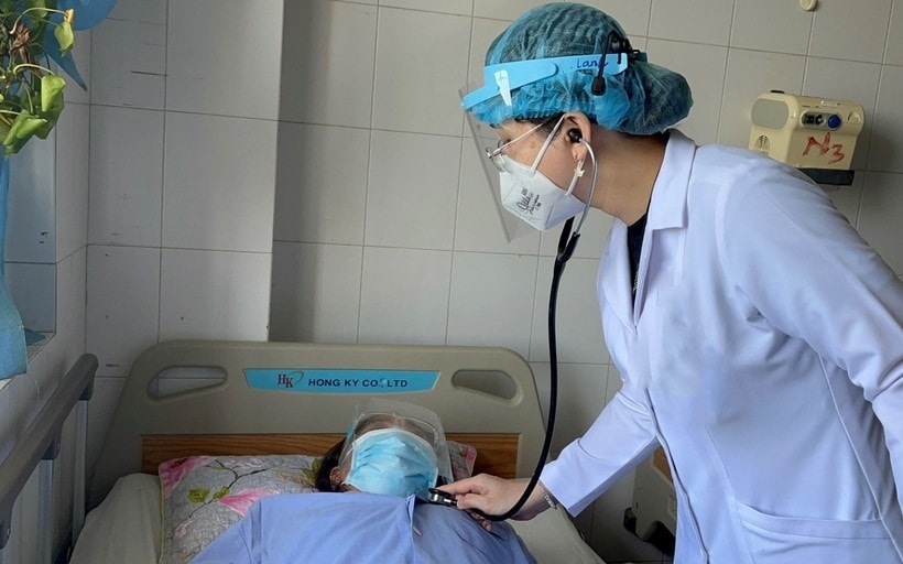 Gắp thành công hạt hồng xiêm bị kẹt trong phổi bệnh nhân suốt 2 tháng