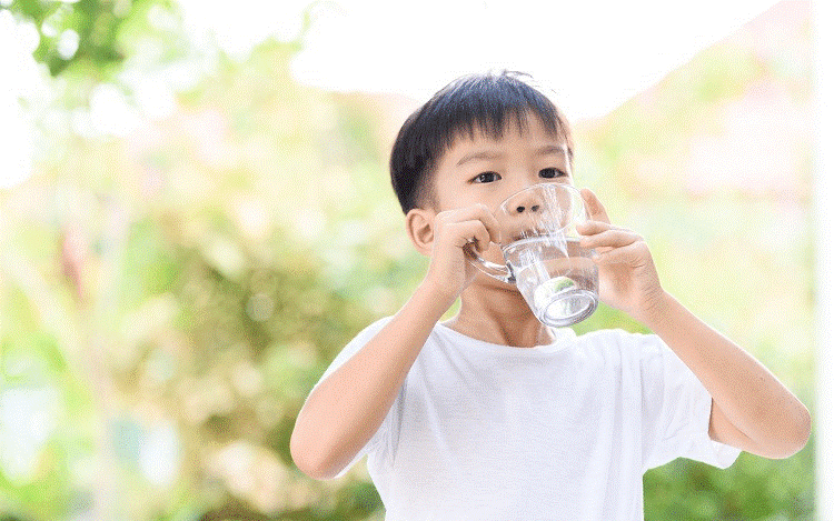 Trẻ em nên uống nước ở nhiệt độ nào là hợp lý nhất?