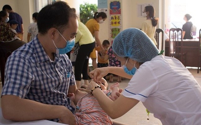 Tổ chức cho trẻ uống bổ sung Vitamin A và tẩy giun đợt 2 năm 2022