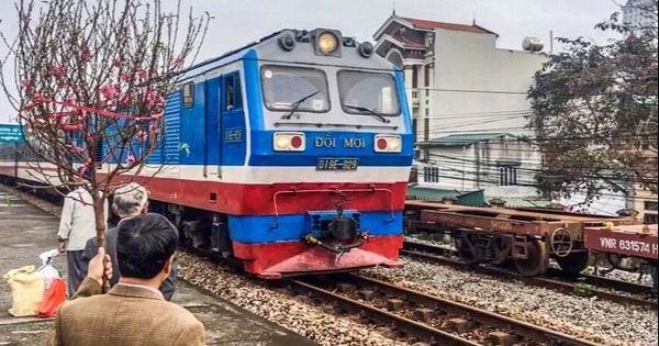 Hành khách cần lưu ý gì khi mua vé tàu Tết 2023?