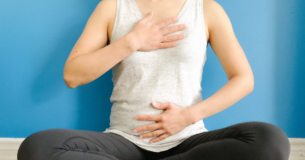 Hai bài tập thở giúp bạn ngủ ngon hơn, dễ thực hiện