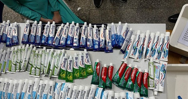 Trả tự do cho 4 tiếp viên Vietnam Airlines