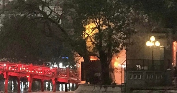 Cháy lớn tại khu vực di tích đền Ngọc Sơn, Hà Nội