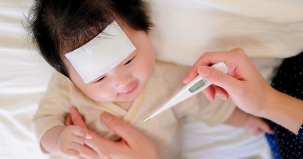 Trẻ sơ sinh bị viêm đường hô hấp trên: Khi nào cần nhập viện?