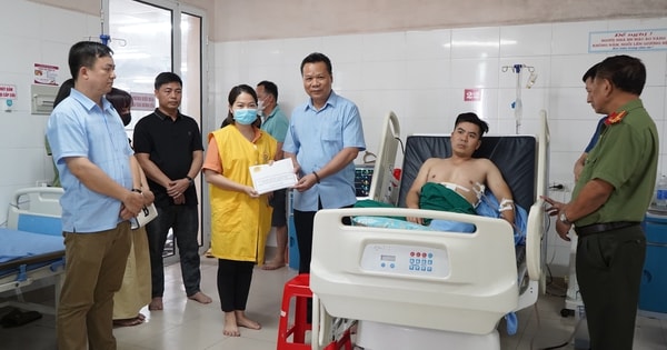 Ban Giám đốc Công an tỉnh Bắc Kạn thăm hỏi cán bộ CSGT bị đâm trọng thương