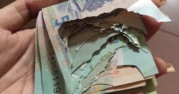 Tiền bị rách có đổi được không, có bị mất phí không?