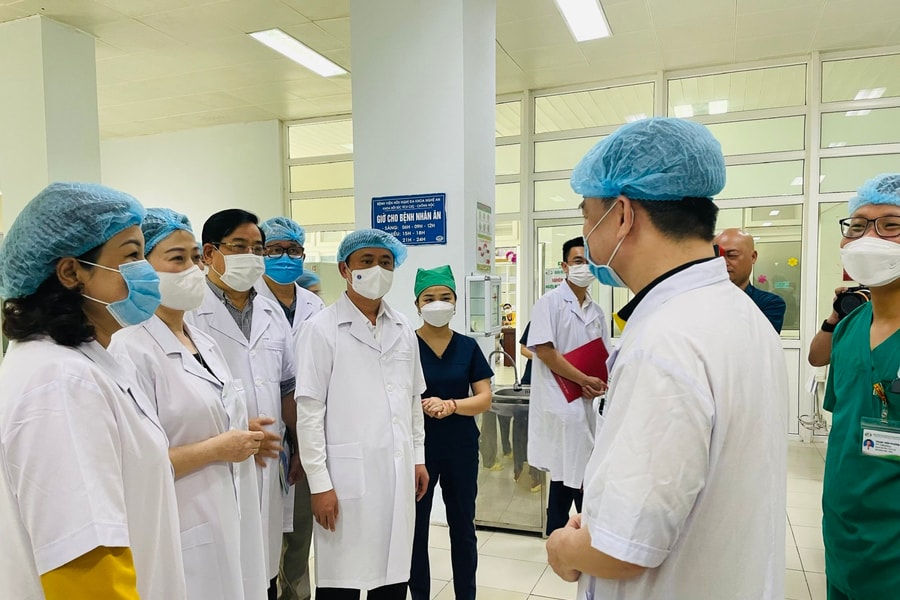 Sau cải cách tiền lương, tiền lương cán bộ y tế cần thỏa đáng, tương xứng với nhiệm vụ, đặc thù công việc