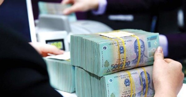 Ngân hàng 'chơi trội' trả lãi 10,5% kỳ hạn 13 tháng khi lãi suất giảm kỷ lục?