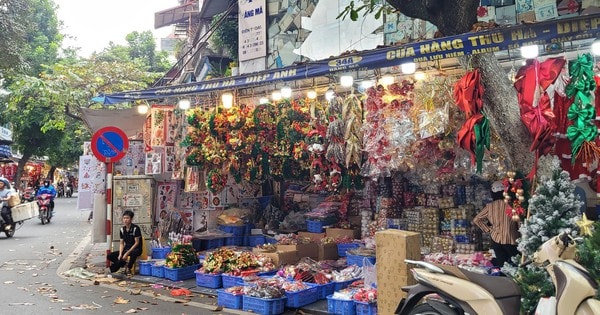 Hiu hắt thị trường đồ trang trí Giáng sinh đa dạng mẫu mã nhưng vẫn ế ẩm