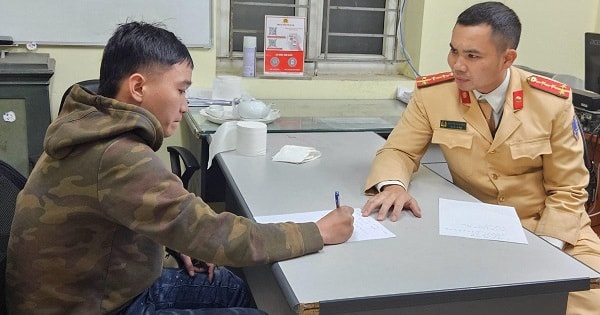 CSGT Hà Nội truy đuổi tên cướp điện thoại của người đi đường