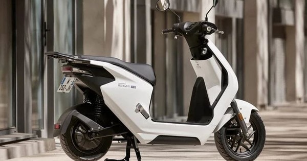 Siêu phẩm xe ga mới xuất hiện đẹp hơn cả Honda SH có giá siêu rẻ, Vision, Air Blade khó bề so kịp