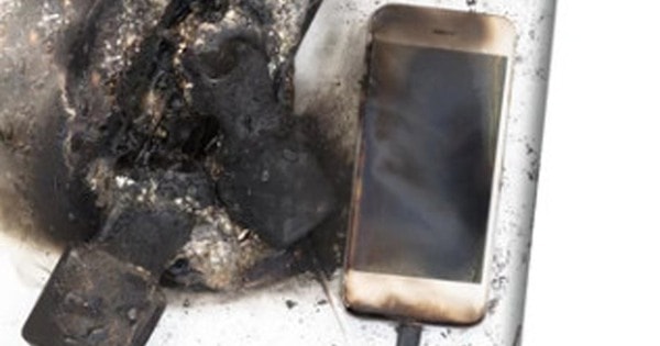 Hai vợ chồng bỏng nặng do điện thoại ở đầu giường phát nổ