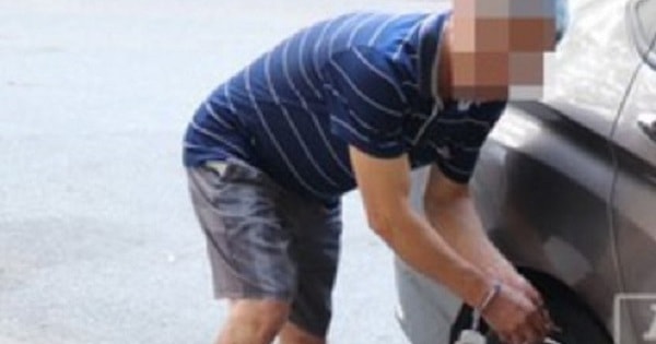 Tạm giữ ông lão U70 có “sở thích” chọc thủng lốp ô tô